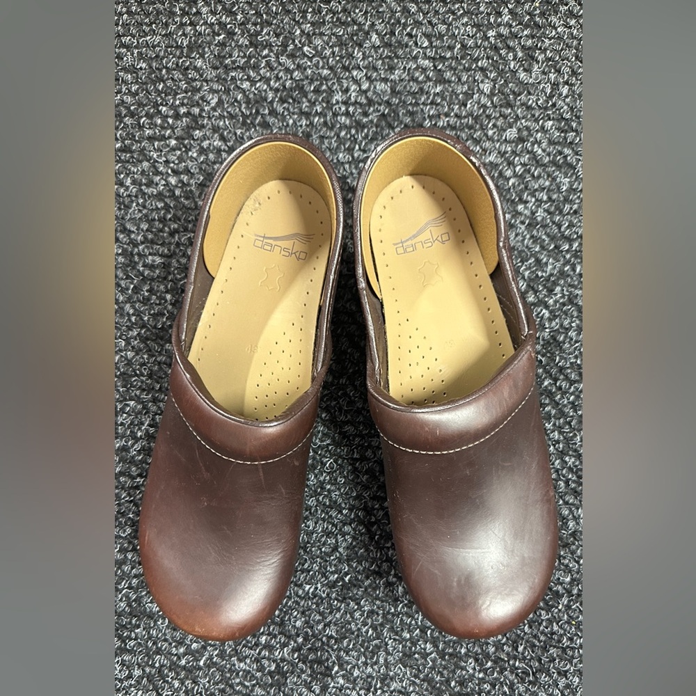 NWOT Dansko Brown Leather Clogs